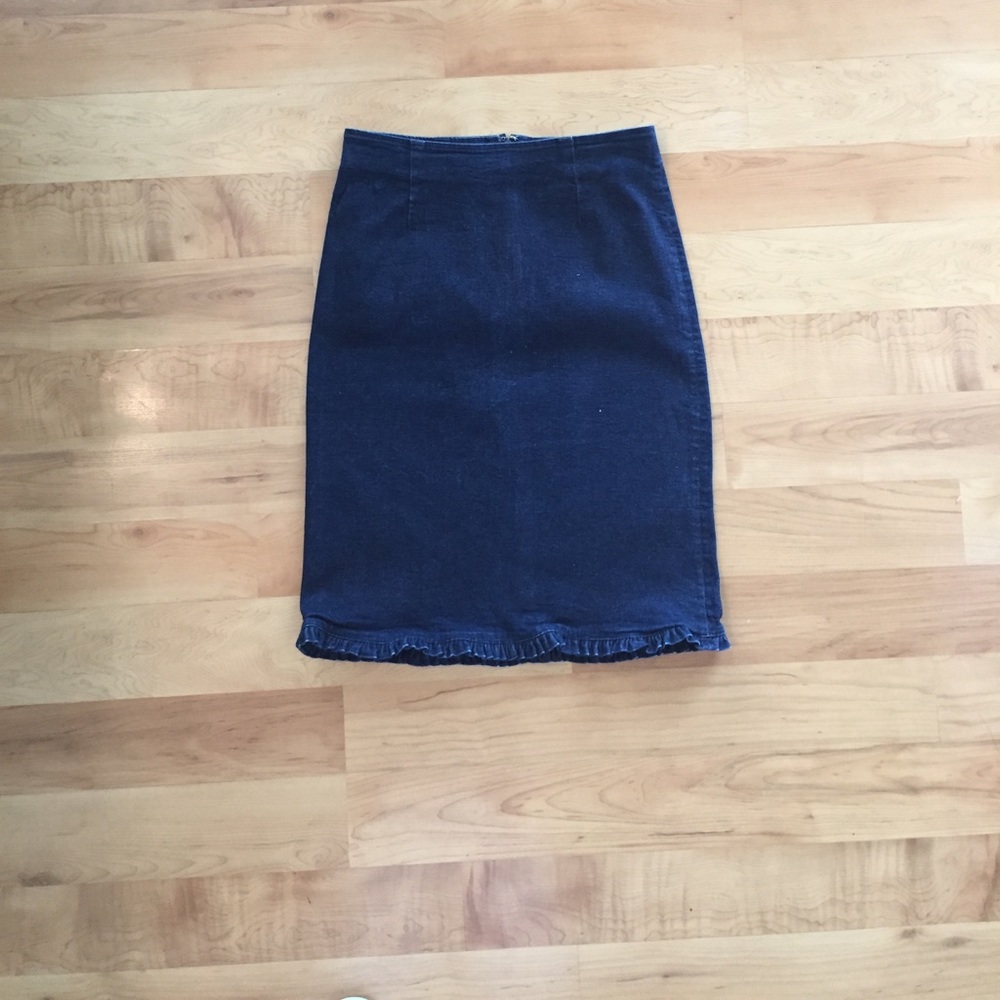 GAP stretch denim skirt. Size 8.